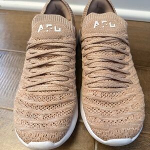 APL TechLoom Wave Peachy Tan Khaki Color Sz 8 Excellent Condition!